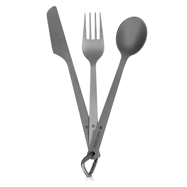 Cuchillo, tenedor y cuchara de titanio Navaris unidos en un mosquetón con su bolsa de malla