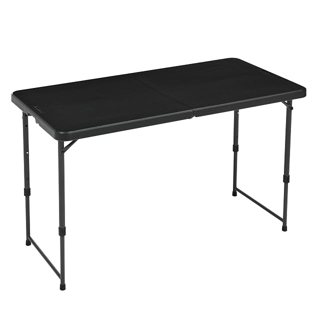 Mesa auxiliar plegable rectangular negra Amazon Basics con patas regulables y asa de transporte