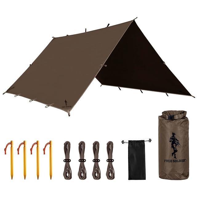 Toldo de camping granate FREE SOLDIER montado como refugio sobre un campamento